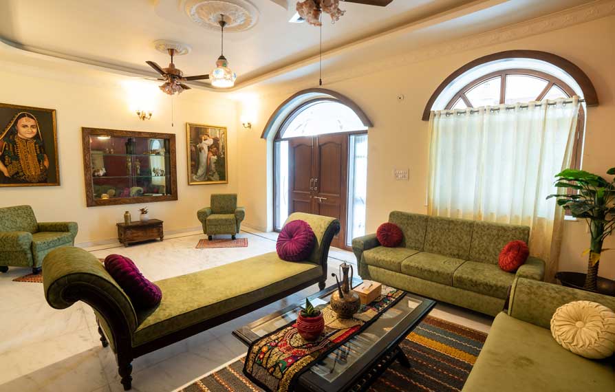Book Royale Premium Suite